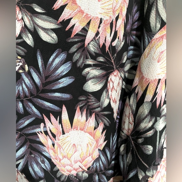 H&M Short Botanical Pattern Kimono - Picture 3 of 6